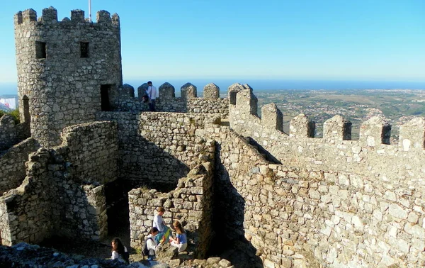 ポルトガル シントラ ムーア人の城 Castelo Dos Mouros 要塞の壁と塔 — ストック写真