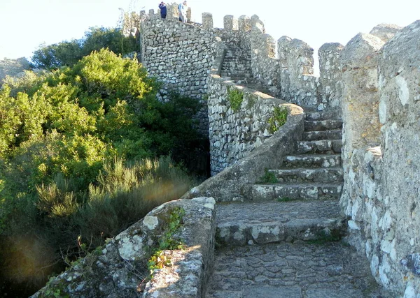 ポルトガル シントラ ムーア人の城 Castelo Dos Mouros 要塞の壁と階段 — ストック写真
