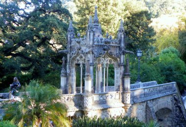 Portekiz, Sintra, Quinta da Regaleira, sarayın yaya girişi.