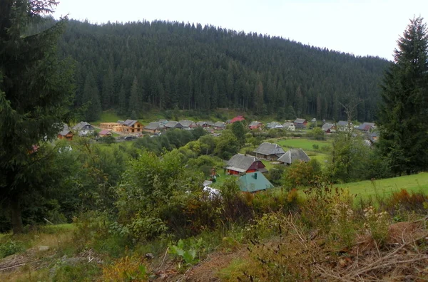 ウクライナ トランスカルパチア Synevyrskaポリアナ 農村風景と高い山の風景 — ストック写真