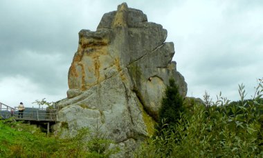 Ukrayna, Karpatlar, Tustan Kayalık Kalesi, kayalar ve doğa manzarası