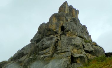Ukrayna, Karpatlar, Tustan Kayalık Kalesi, kayalar ve doğa manzarası