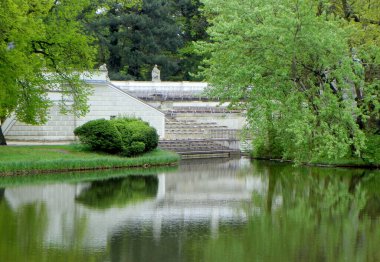 Polonya, Varşova, Lazienki Parkı (Kraliyet Hamamları Parkı), Ada 'daki Saray, Amfiteatr manzarası