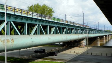 Polonya, Varşova, Gdansk Köprüsü, köprünün genel manzarası, otoyol ve Vistula Nehri