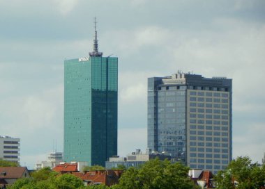 Polonya, Varşova, Silezya-Dabrowa Köprüsü, şehir merkezindeki gökdelenlerin manzarası