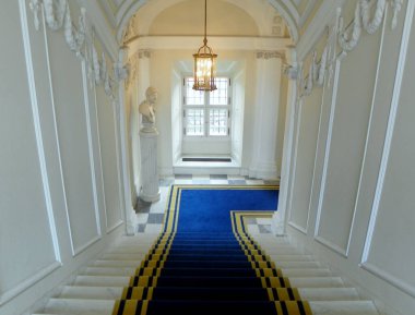 Polonya, Varşova, Kale Meydanı 4, Kraliyet Kalesi, sarayın merdivenleri.