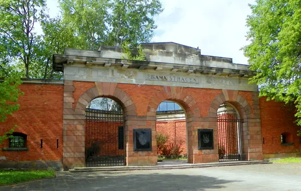 stock image Poland, Warsaw, 4 Jana Jezioranskiego, Warsaw Citadel, Execution Gate (Ivan`s Gate), view from the Skwer Powstacow Styczniowych