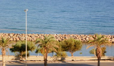 Yunanistan, Girit, Heraklion, 1 Alexiou Ellis Caddesi, set ve deniz manzarası