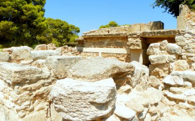 Yunanistan, Girit, Heraklion, Knossos Sarayı, sarayın topraklarındaki temellerin kalıntıları.