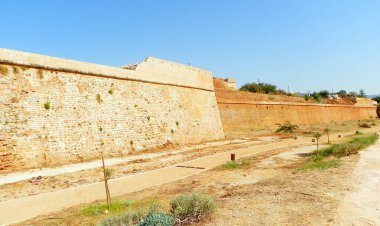 Yunanistan, Girit, Chania, Akti Kountourioti, Venedik Kalesi Firka, eski kale duvarları