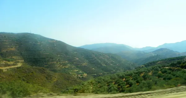 Yunanistan, Girit, Heraklion-Khania yolu boyunca doğa ve dağlar