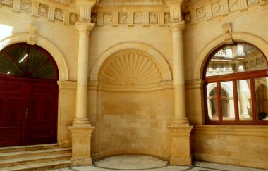 Yunanistan, Girit, Heraklion, PI. Kallergion, belediye sanat galerisi, galerinin içi.