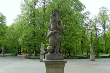 Polonya, Varşova, Sakson Bahçesi, rokoko kumtaşı heykeli