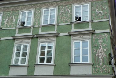 Polonya, Varşova, 13 Freta, sanatsal duvar resimli yeşil ev