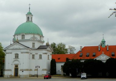 Polonya, Varşova, New Town Market Place, St. Kazimierz Kilisesi, kilisenin genel manzarası