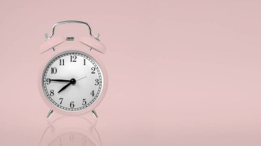 Pastel arka planda pastel pembe renkte retro alarm saati. Herhangi bir metin için alanı var.