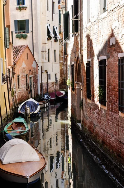 Canal Old Buildings Houses Venice Italy — Stock Photo, Image
