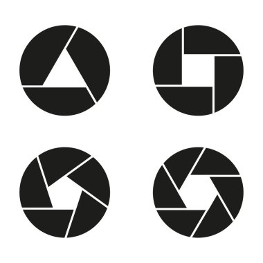 Basit kamera deklanşör siluetleri. Açıklık, kepenk sembolü. Kamera merceği odaklama simgesi. Vektör çizimi. Stok görüntüsü. EPS 10.