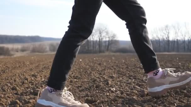 Female Feet Small Kid Goes Dry Ground Ploughed Meadow Sunny — Video Stock