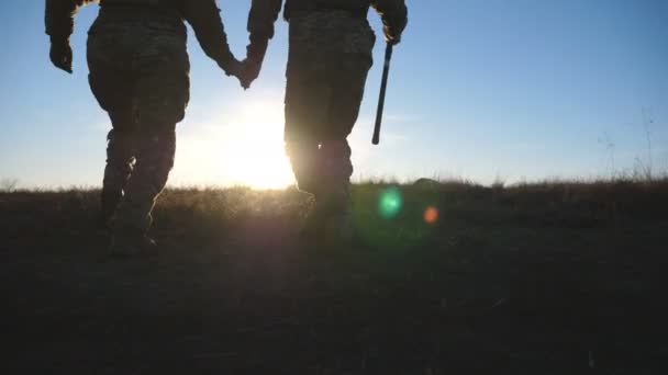 Soldiers Ukrainian Army Runs Ukraine Flag Holds Hands Each Other — Vídeos de Stock