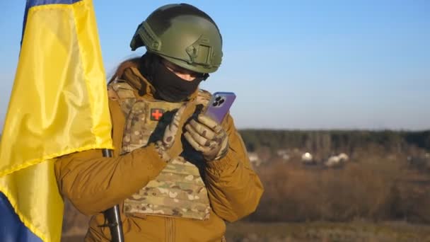 Female Ukrainian Army Soldier Using Smartphone Read News Messaging Family — Αρχείο Βίντεο