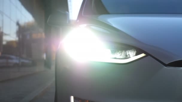 Modern Arabanın Farlarını Kapat Otomobil Led Farları Değiştiriliyor Yeni Araba — Stok video
