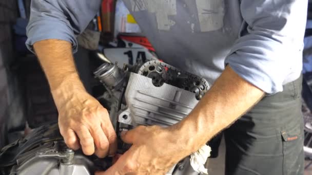 Professional Mechanic Repairing Motor Some Vehicle Auto Master Fixing Motorcycle — Stockvideo