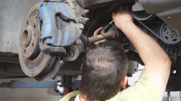 Carro Reparação Mecânico Irreconhecível Com Ferramenta Chave Inglesa Serviço Auto — Vídeo de Stock