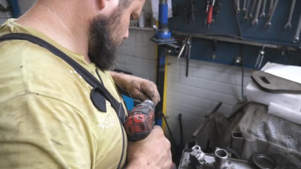 Mechanic Fixing Auto Part Electrical Tool Service Professional Repairman Preparing — Stock Video