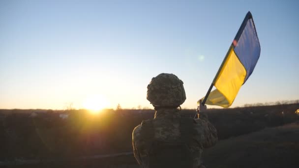 Ukrainian Army Man Stands Peak Hill Waving Blue Yellow Banner — Stock Video