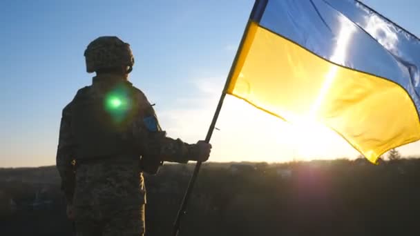 Soldier Ukrainian Army Holding Waving Flag Ukraine Background Sunset Man — Stock Video