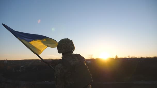 Dolly Shot Ukrainian Army Man Waving Blue Yellow Banner Hill — Stock Video