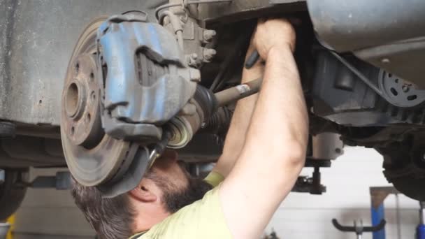 Carro Reparação Mecânico Irreconhecível Com Ferramenta Chave Inglesa Serviço Auto — Vídeo de Stock