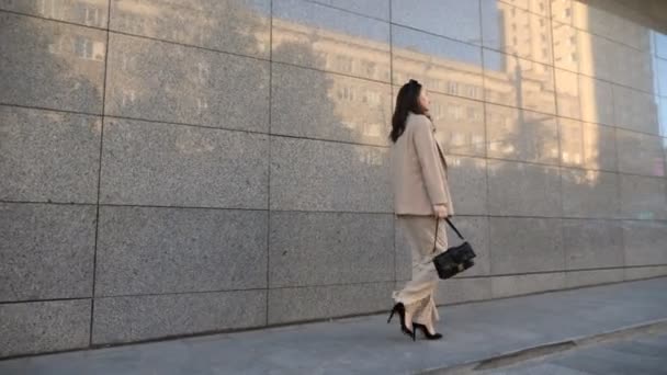 Young Business Woman Suit Going Street Meeting Office Confident Businesswoman — Wideo stockowe