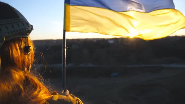 Girl Military Uniform Helmet Waving Flag Ukraine Sunset Background Female — Vídeo de Stock