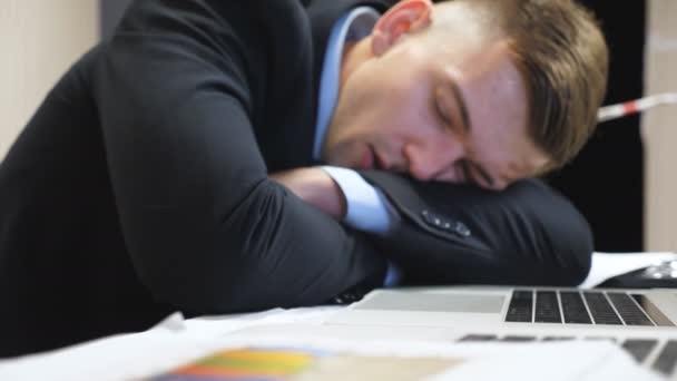 Dolly Shot Tired Boss Formal Suit Falling Asleep Table Boardroom — Stock Video