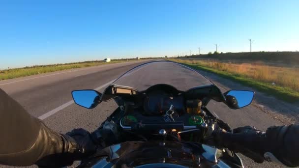 Pohled Motocyklisty Startovní Jízdu Motorce Venkovské Trase Pohled Motocyklového Jezdce — Stock video