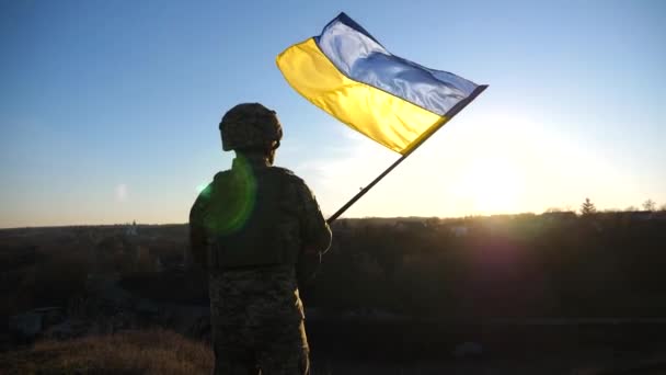 Soldier Ukrainian Army Stands Hill Holds Waving Flag Ukraine Man — Video