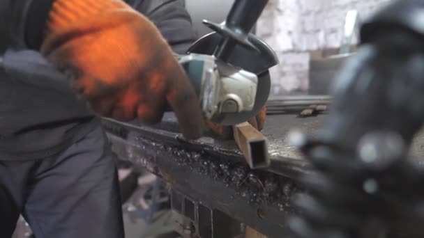 Craftsman Use Saw Cutting Machine Cut Metal Detail Man Circular — Stock Video