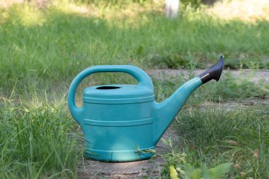 Sulama kabını kapat. Bahçe, doğa ve bahçe konsepti.