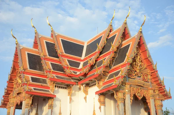 Πλευρική Άποψη Της Εκκλησίας Στο Ναό Chulamanee Samut Songkhram Επαρχία — Φωτογραφία Αρχείου