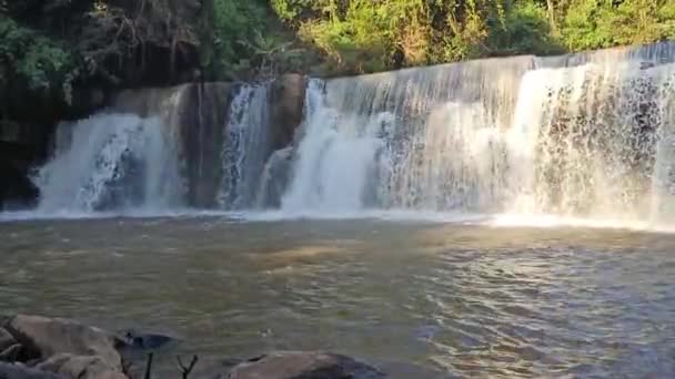 Sri Dit Waterval Een Kleine Beboste Waterval Met Zonlicht Khao — Stockvideo