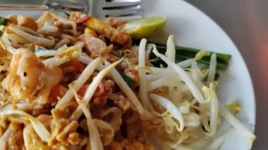 Taze karidesli Pad Thai.