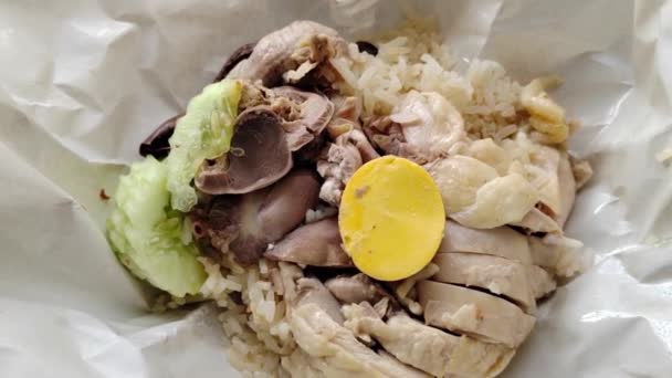 Riz Poulet Haineux Enveloppé Dans Papier Nourriture Populaire Thaïlande — Video
