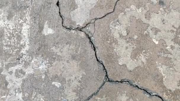 Cracked Concrete Floor Cement Wall Broken Effect Earthquake — Stockvideo