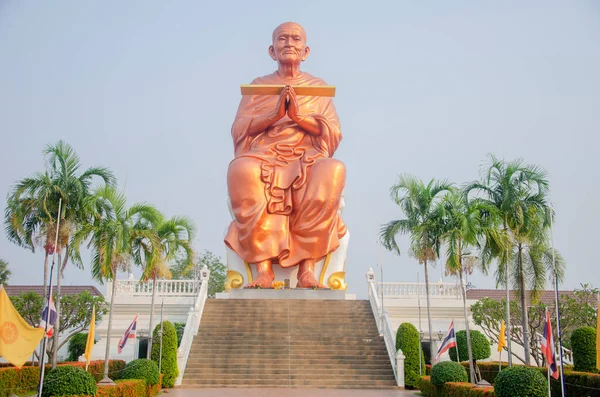 路安普托 Somdet Phra Phutthachan Brahmarangsi 帕桑萨尼省瓦特博特寺 Sam Khok 的大人物 — 图库照片