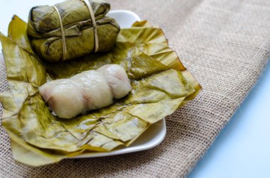 Khao Tom Mad ya da Tatlı yapışkan pirinç içinde muz ya da taro var. Eski Tayland tatlıları. Boşluğu kopyala