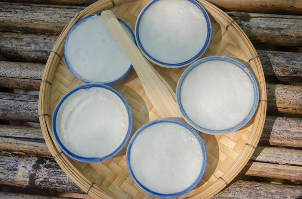 Ταϊλανδέζικο Αποκαλούν Kanom Tuay Στον Ατμό Γάλα Καρύδας Παραδοσιακά Ταϊλανδέζικα — Φωτογραφία Αρχείου