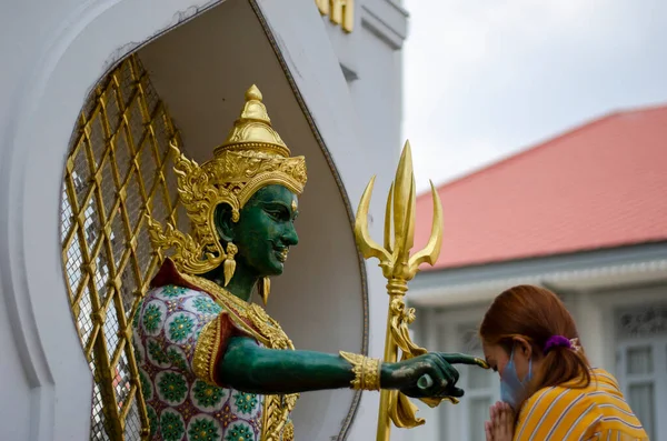 泰国曼谷 2023年4月22日 Thewarat Kunchorn Worawihan寺的Devaraj Neramit或Thep Tanjai神像 — 图库照片
