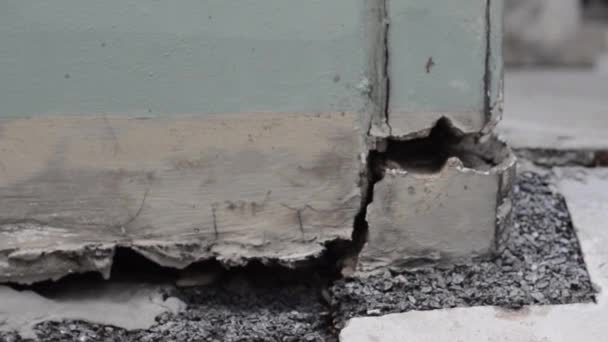 Cracked Concrete Building Pillar Cement Wall Broken Effect Earthquake — Stock video